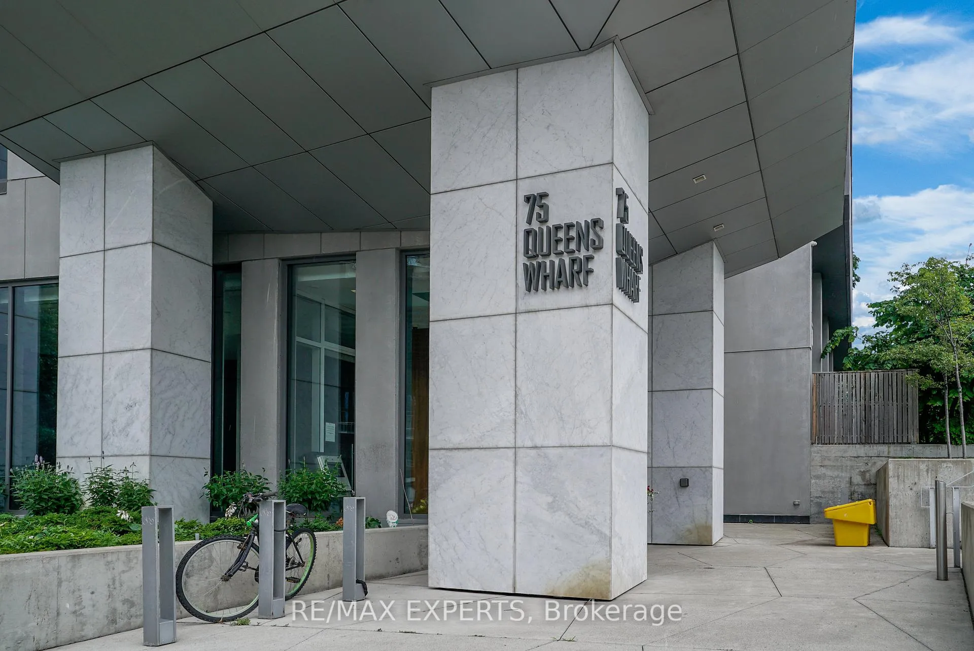 Photo 3 of Unit 2610, 75 Queens Wharf Road, Toronto, Waterfront Communities — HOMEH