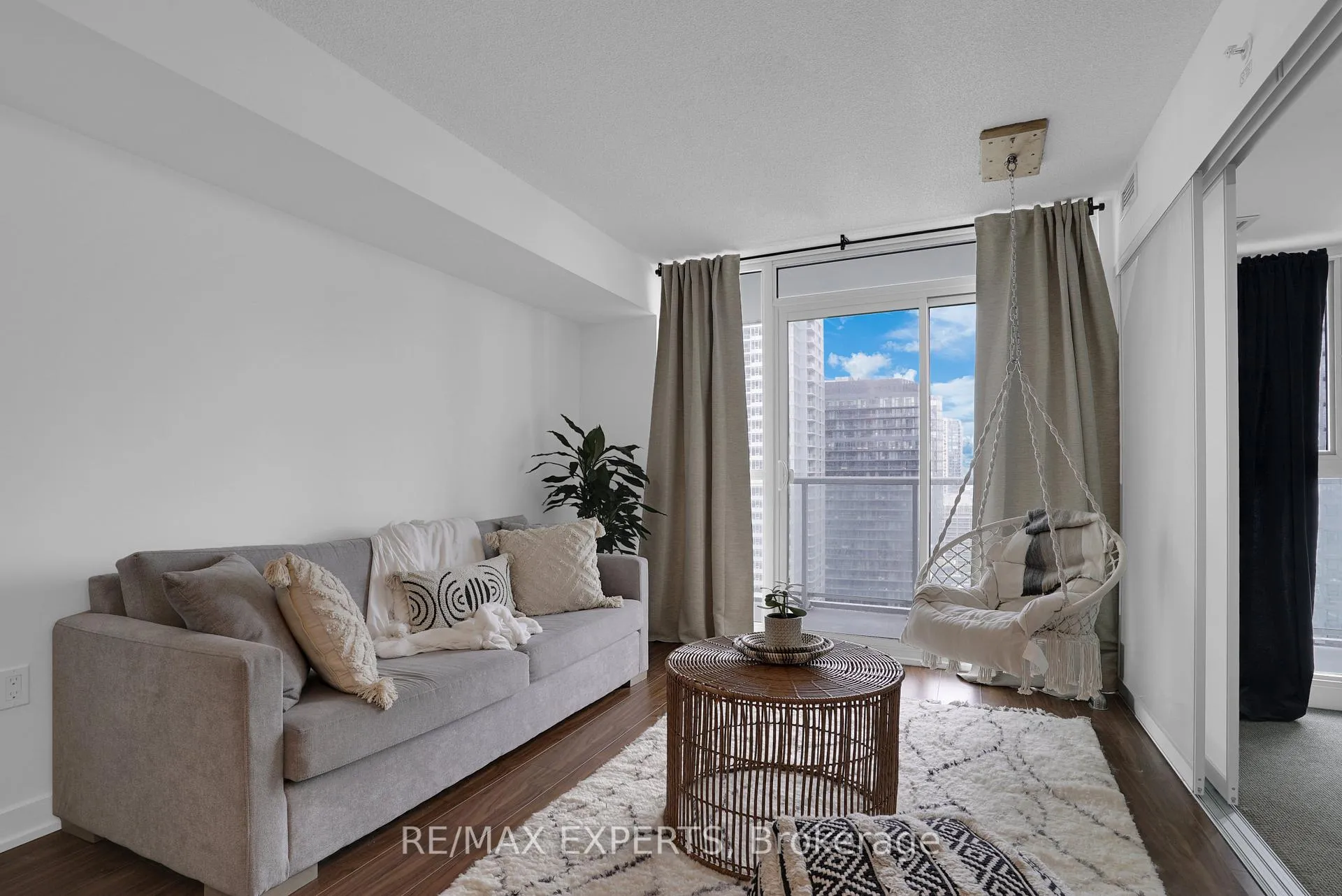 Photo 12 of Unit 2610, 75 Queens Wharf Road, Toronto, Waterfront Communities — HOMEH