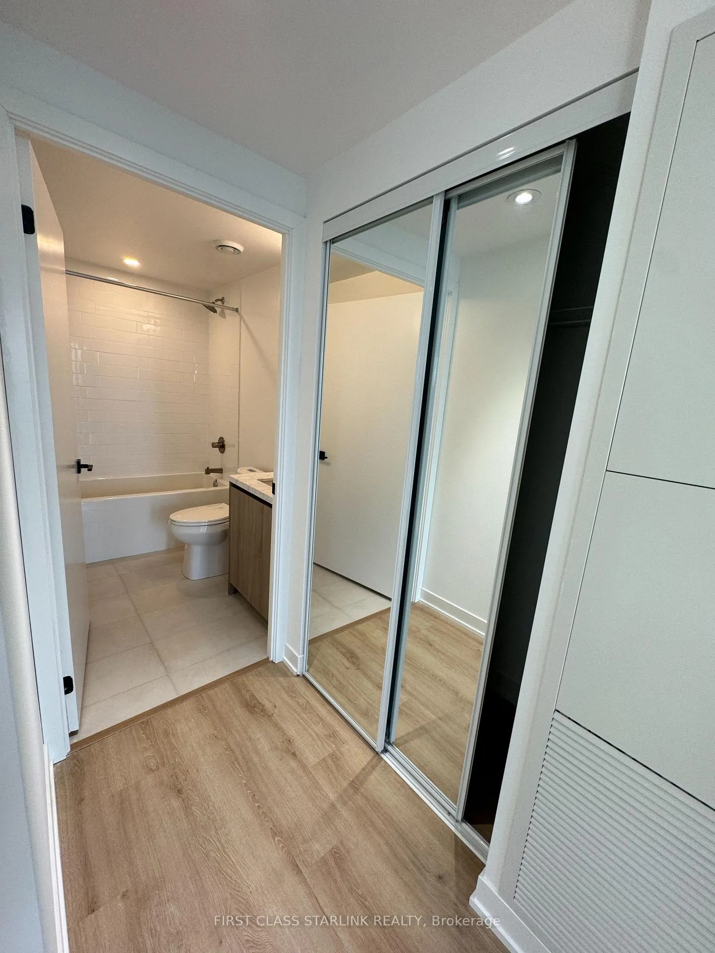 Photo 7 of Unit 4305, 319 Jarvis Street, Toronto, Moss Park — HOMEH