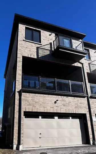 Photo 2 of 10 Dockside Way, Whitby, Port Whitby — HOMEH