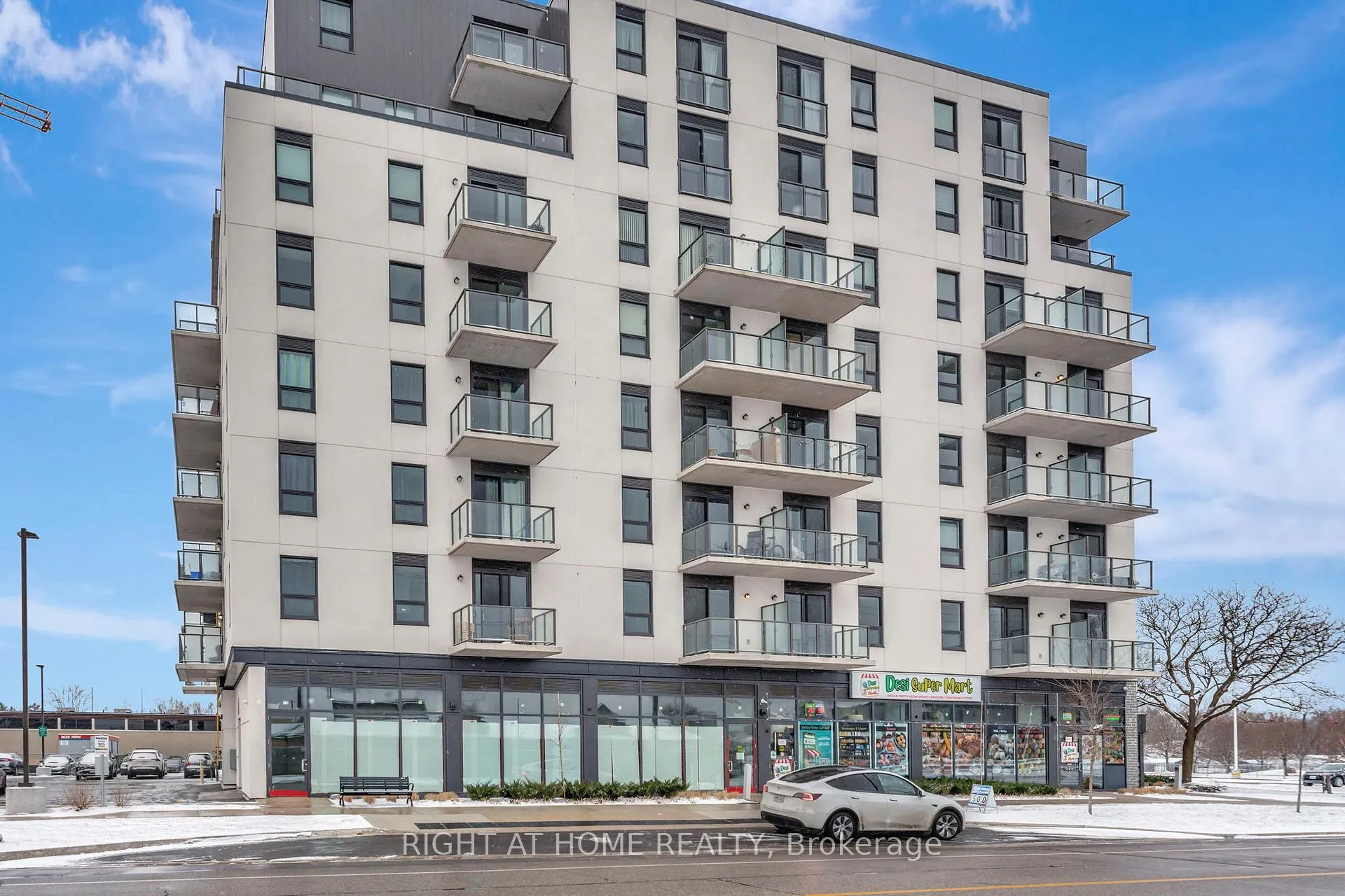 Front of Unit 514, 7 Erie Avenue