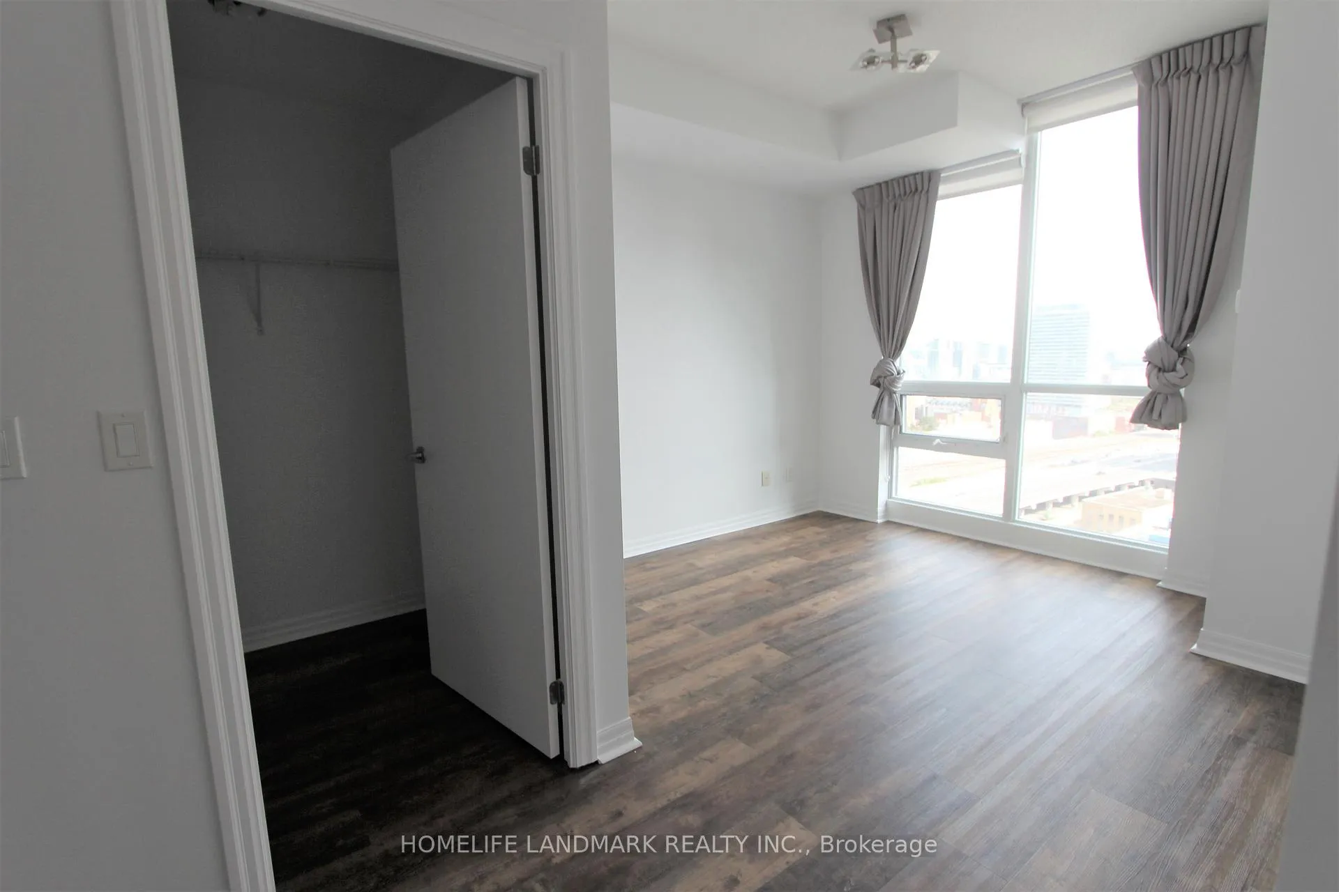 Photo 8 of Unit 2604, 12 Yonge Street, Toronto, Waterfront Communities — HOMEH