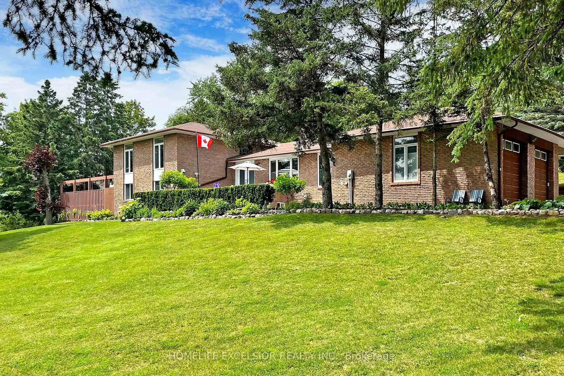 Front of 550 Mount Albert Road
