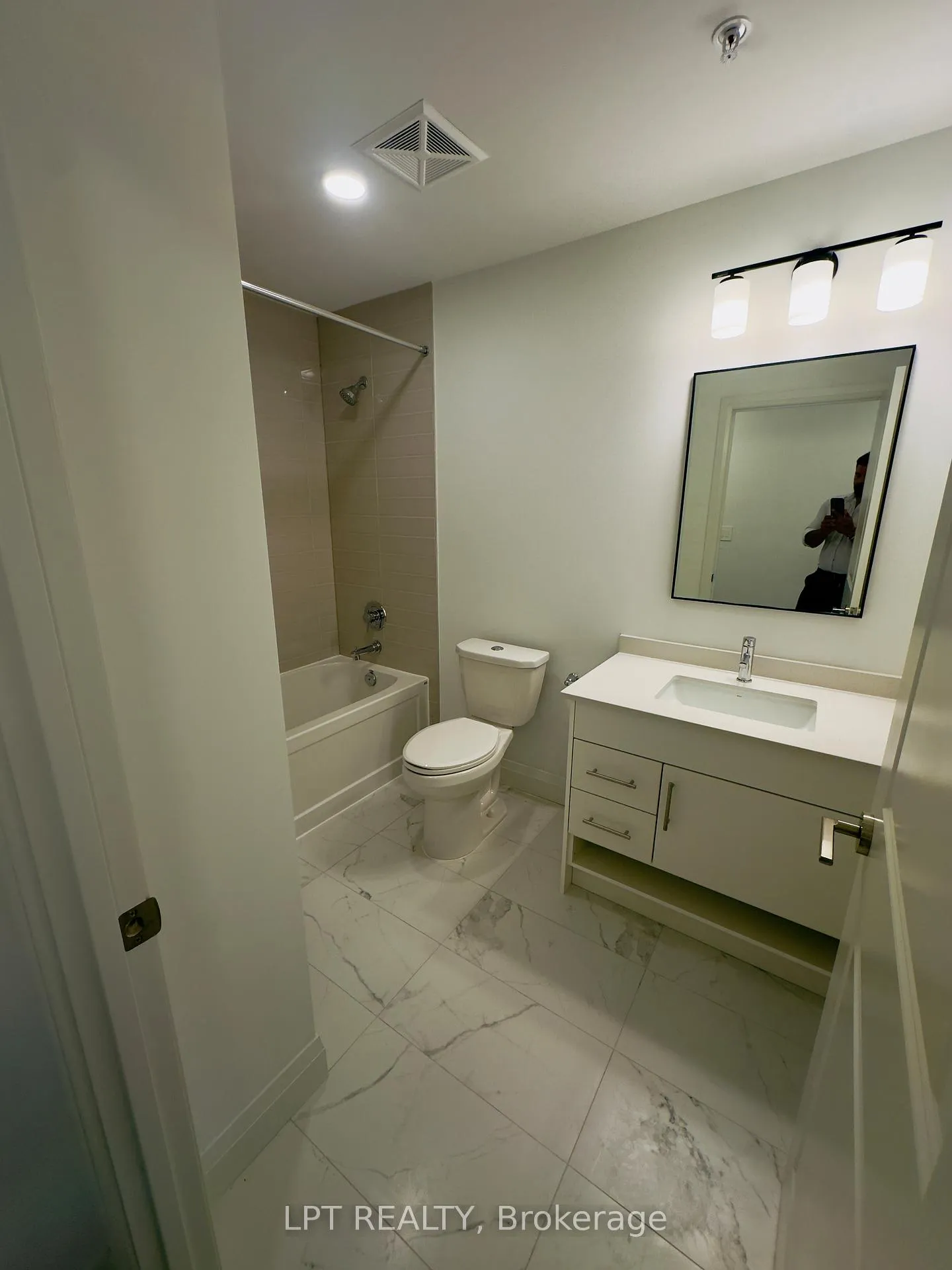 Photo 7 of Unit 304, 1333 Weber St E, Kitchener — HOMEH