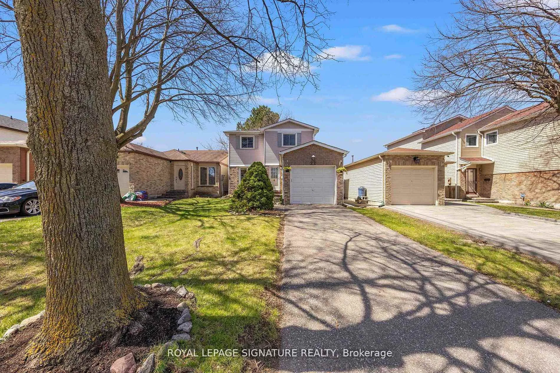 Photo 3 of 22 Madsen Crescent, Markham, Markville — HOMEH