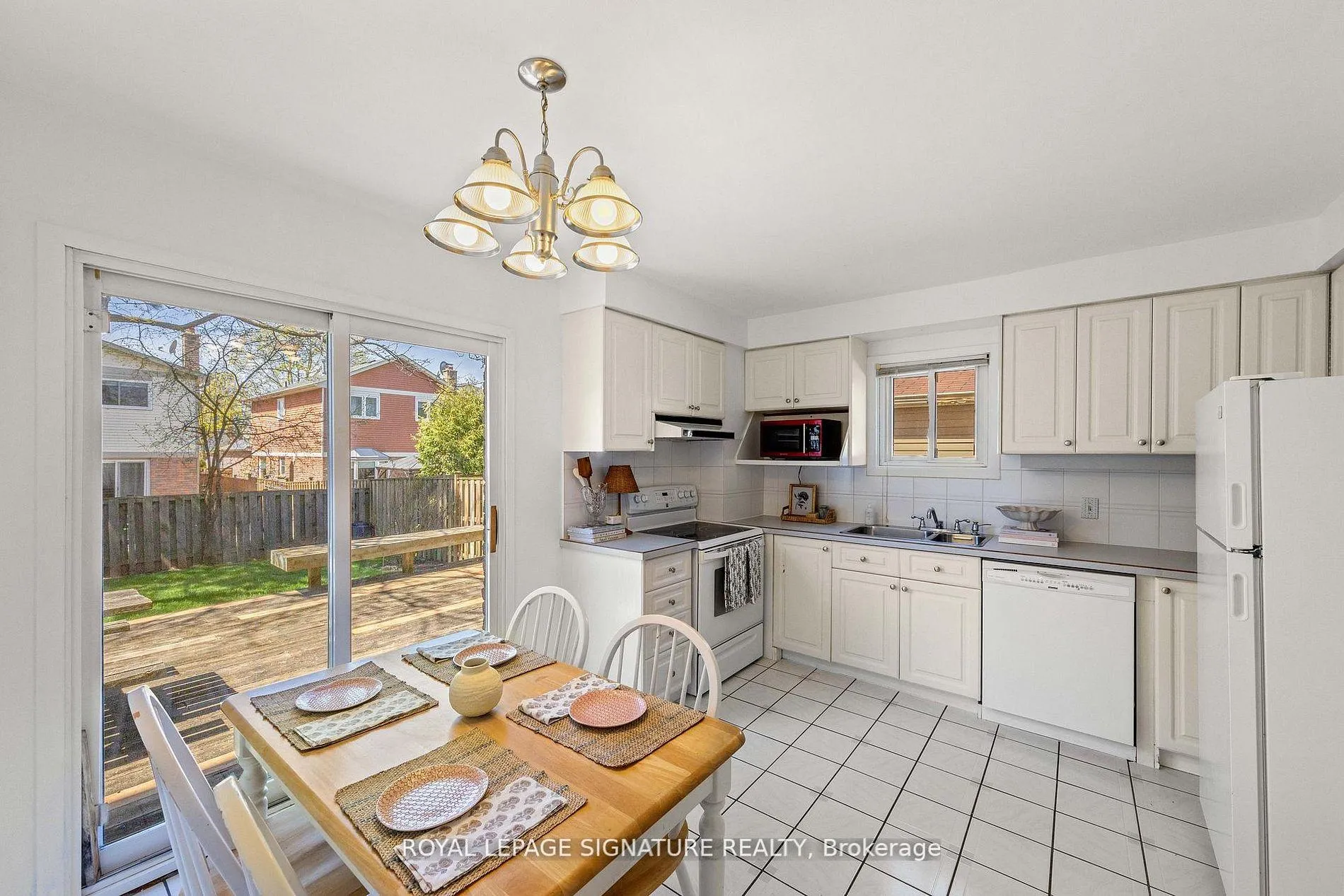 Photo 16 of 22 Madsen Crescent, Markham, Markville — HOMEH
