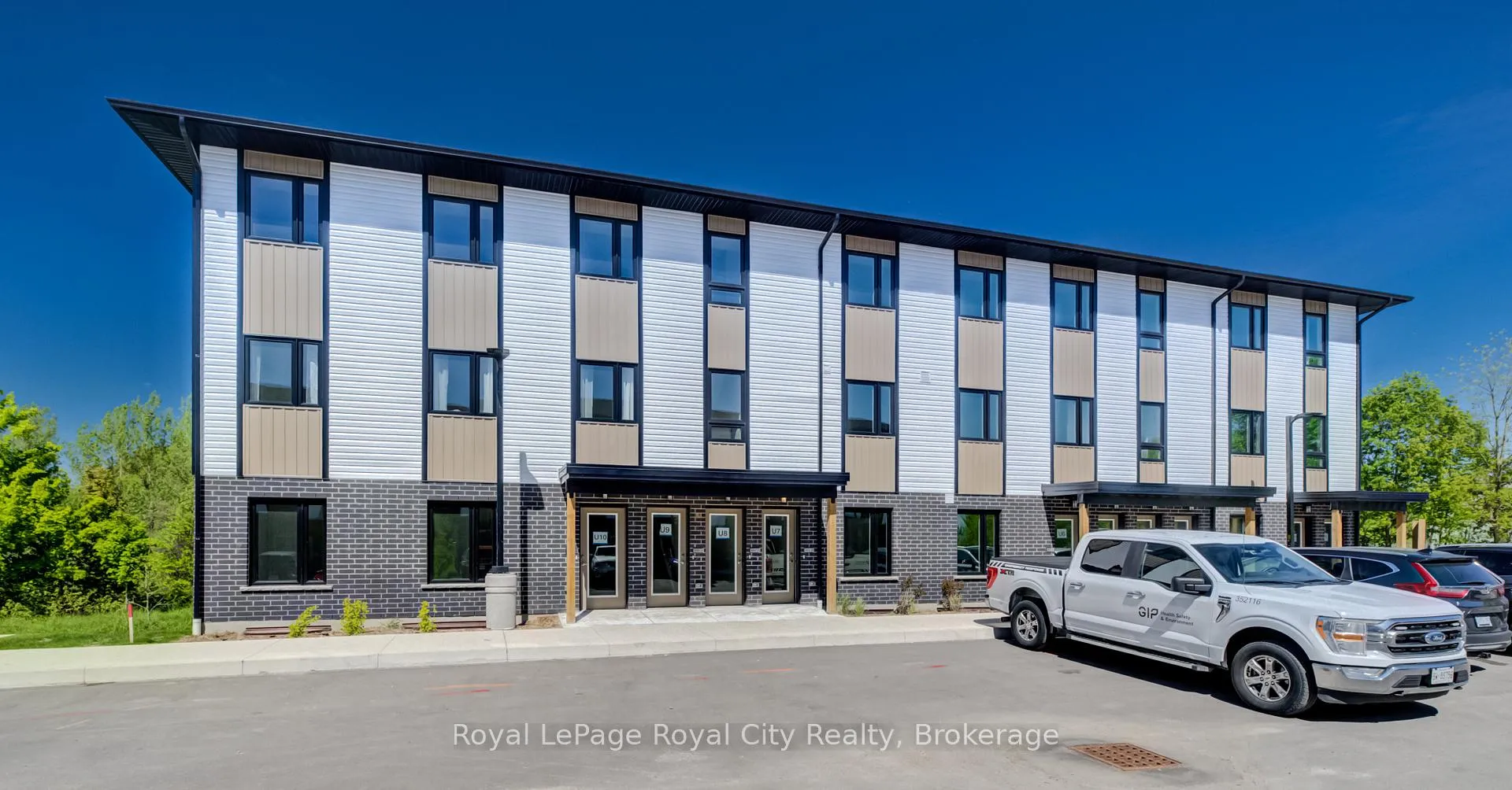 Front of Unit 7, 465 Garafraxa Street W