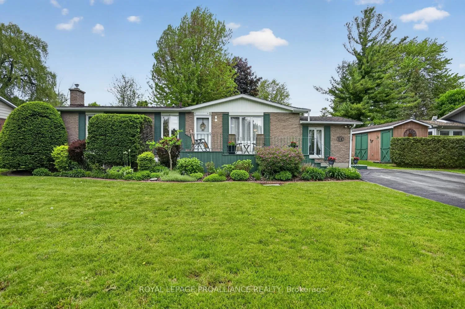 Photo 1 of 8 Bernard Crescent, Augusta, Augusta Twp — HOMEH