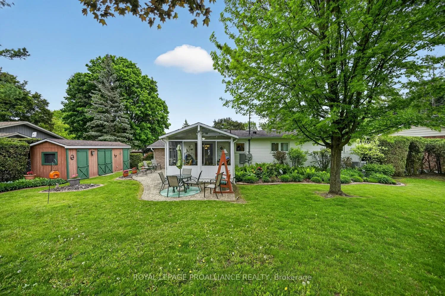 Photo 5 of 8 Bernard Crescent, Augusta, Augusta Twp — HOMEH