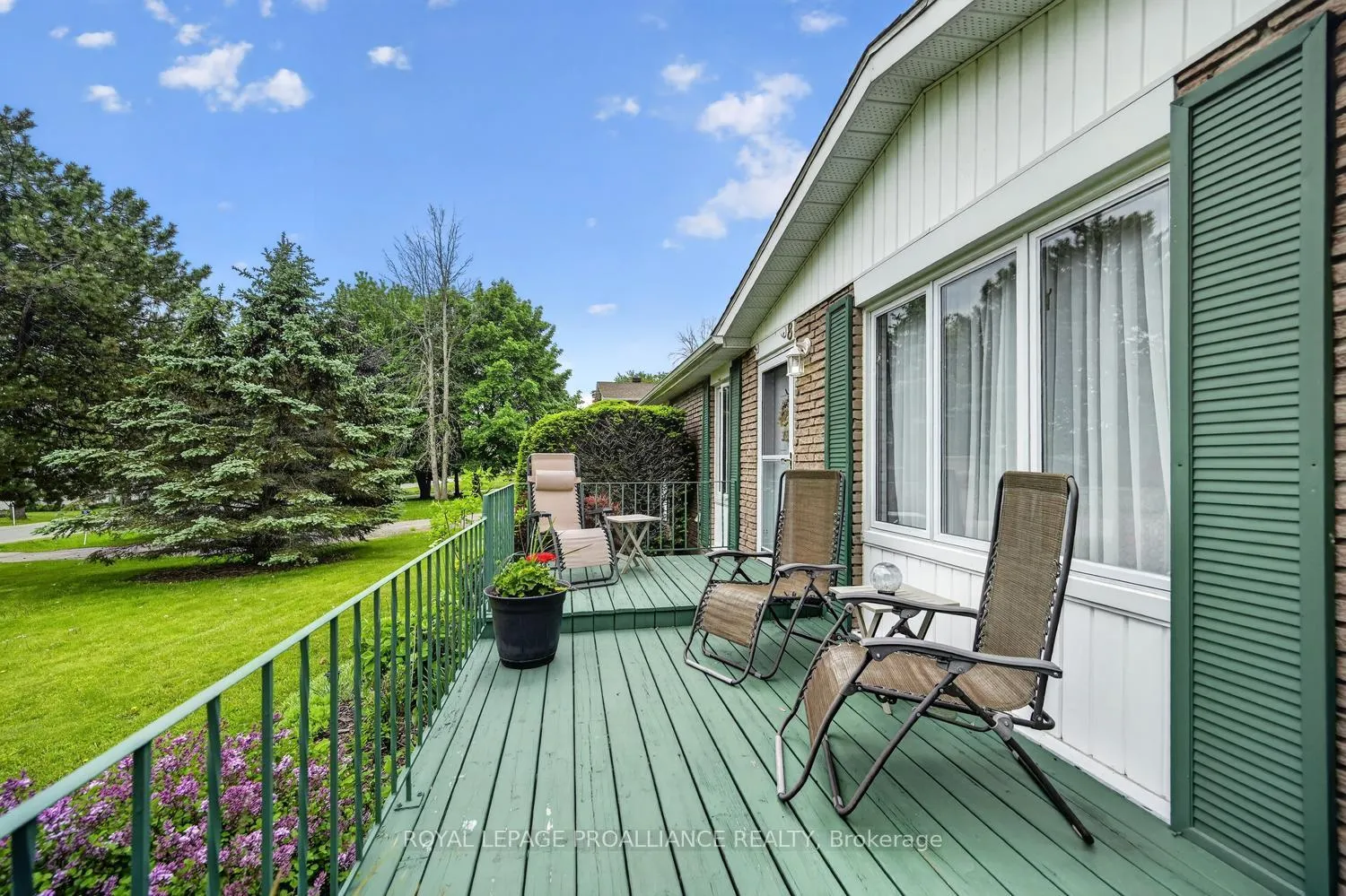 Photo 9 of 8 Bernard Crescent, Augusta, Augusta Twp — HOMEH