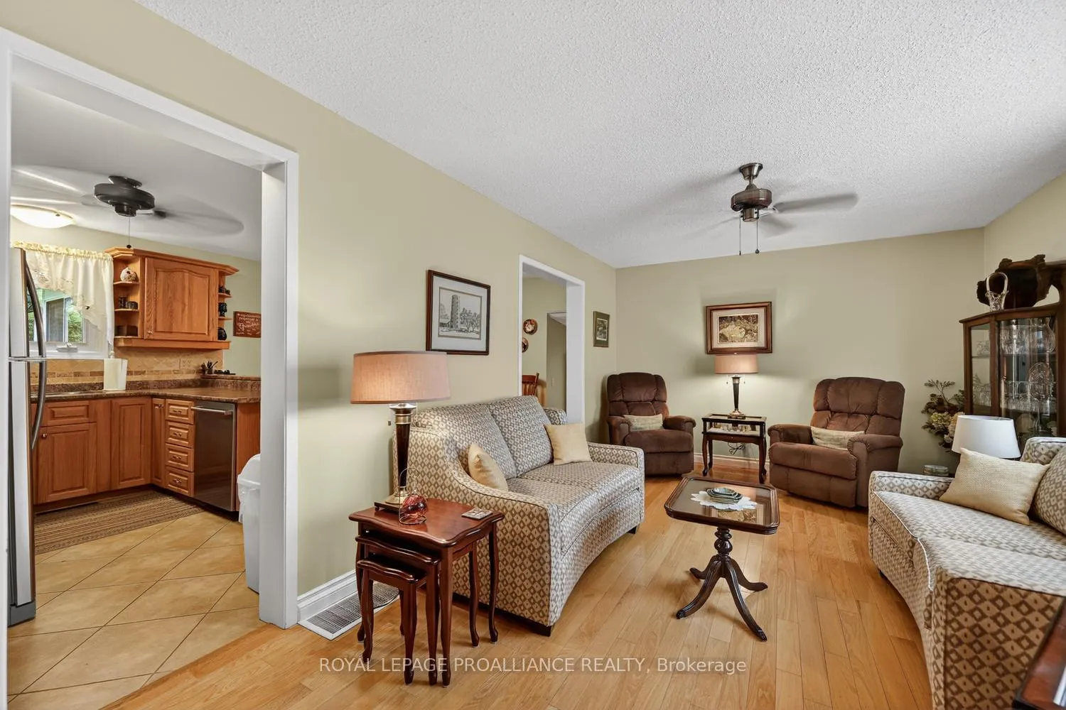 Photo 12 of 8 Bernard Crescent, Augusta, Augusta Twp — HOMEH