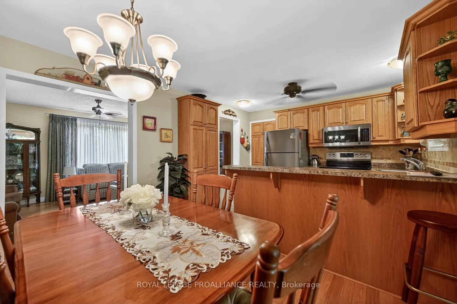 Photo 14 of 8 Bernard Crescent, Augusta, Augusta Twp — HOMEH