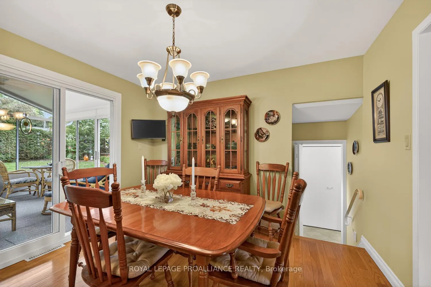 Photo 15 of 8 Bernard Crescent, Augusta, Augusta Twp — HOMEH