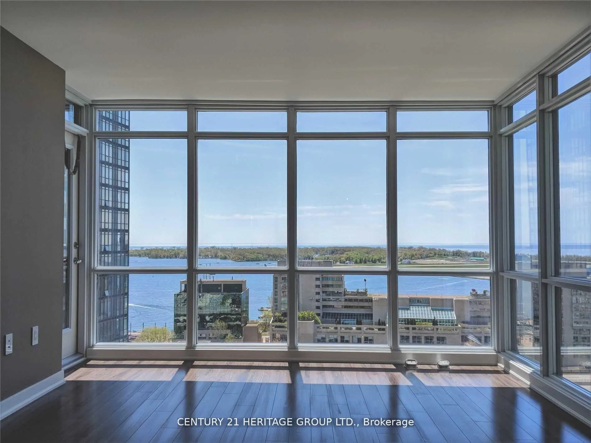 Photo 2 of Unit 1910, 15 Fort York Boulevard, Toronto, Waterfront Communities — HOMEH