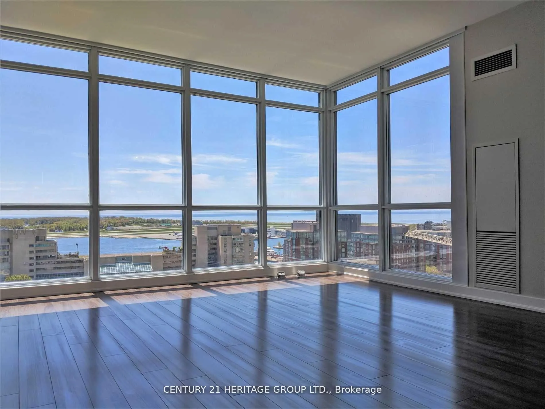 Photo 3 of Unit 1910, 15 Fort York Boulevard, Toronto, Waterfront Communities — HOMEH