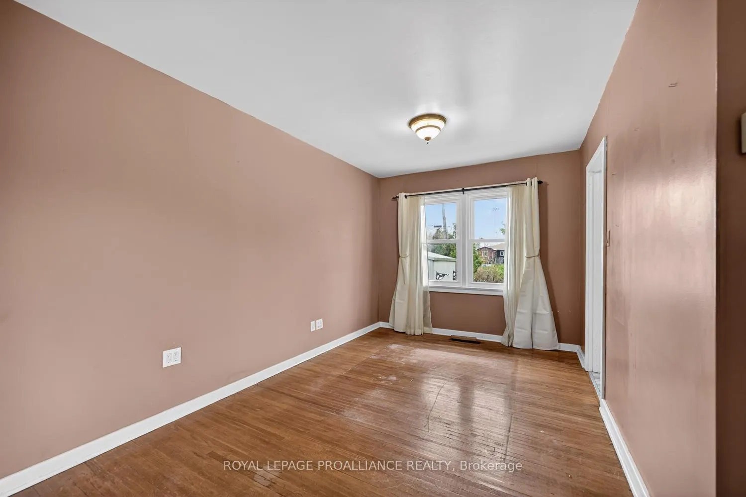Photo 3 of 773 Royal Crescent, Prescott — HOMEH