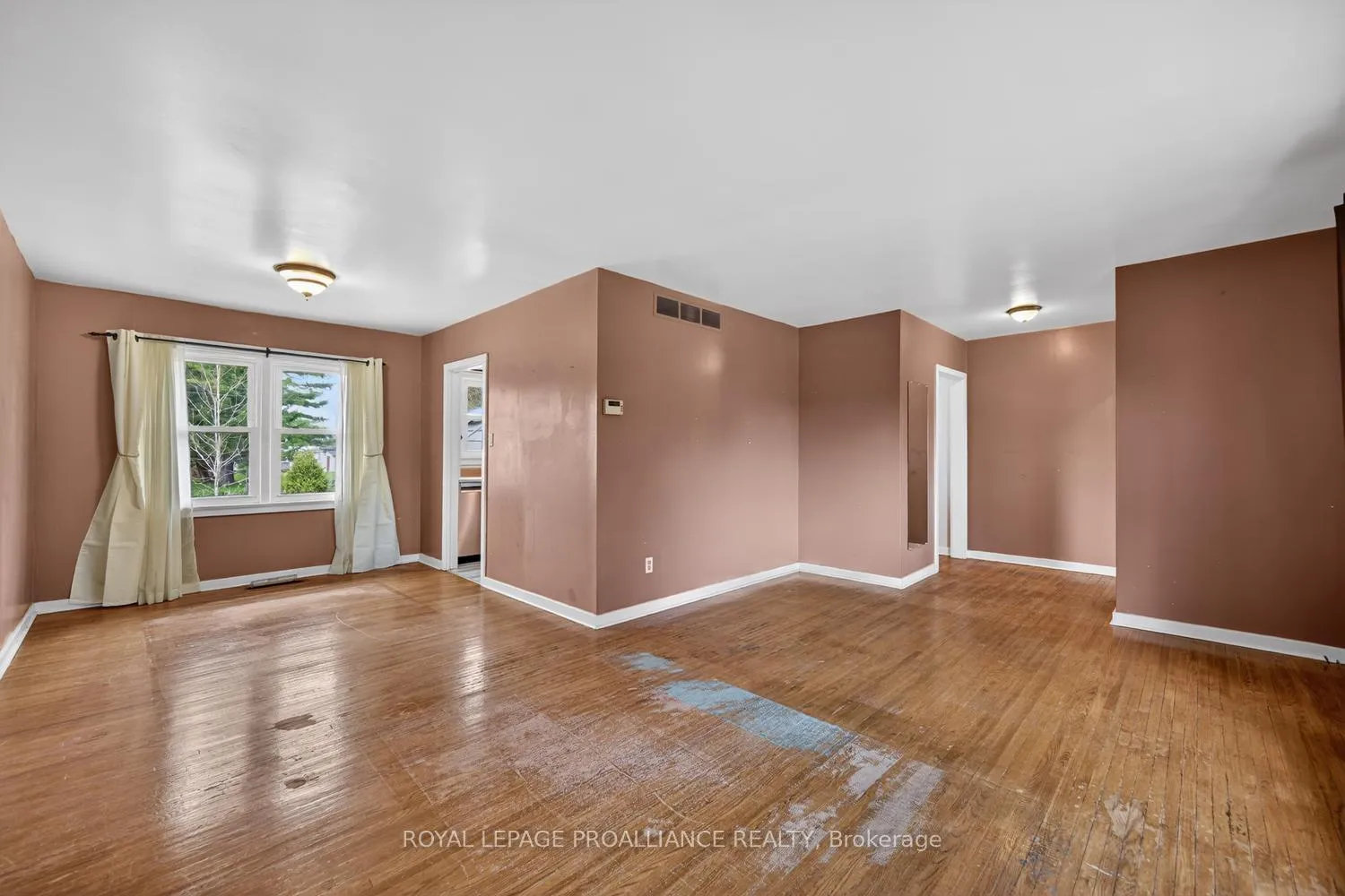 Photo 10 of 773 Royal Crescent, Prescott — HOMEH