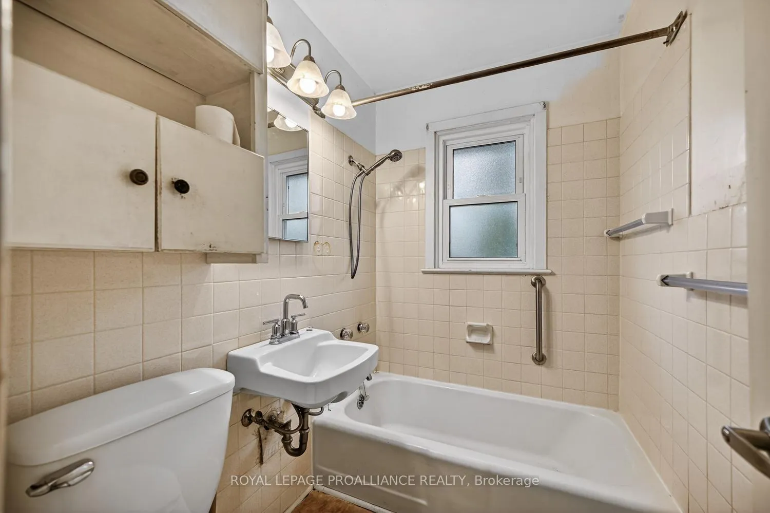 Photo 15 of 773 Royal Crescent, Prescott — HOMEH