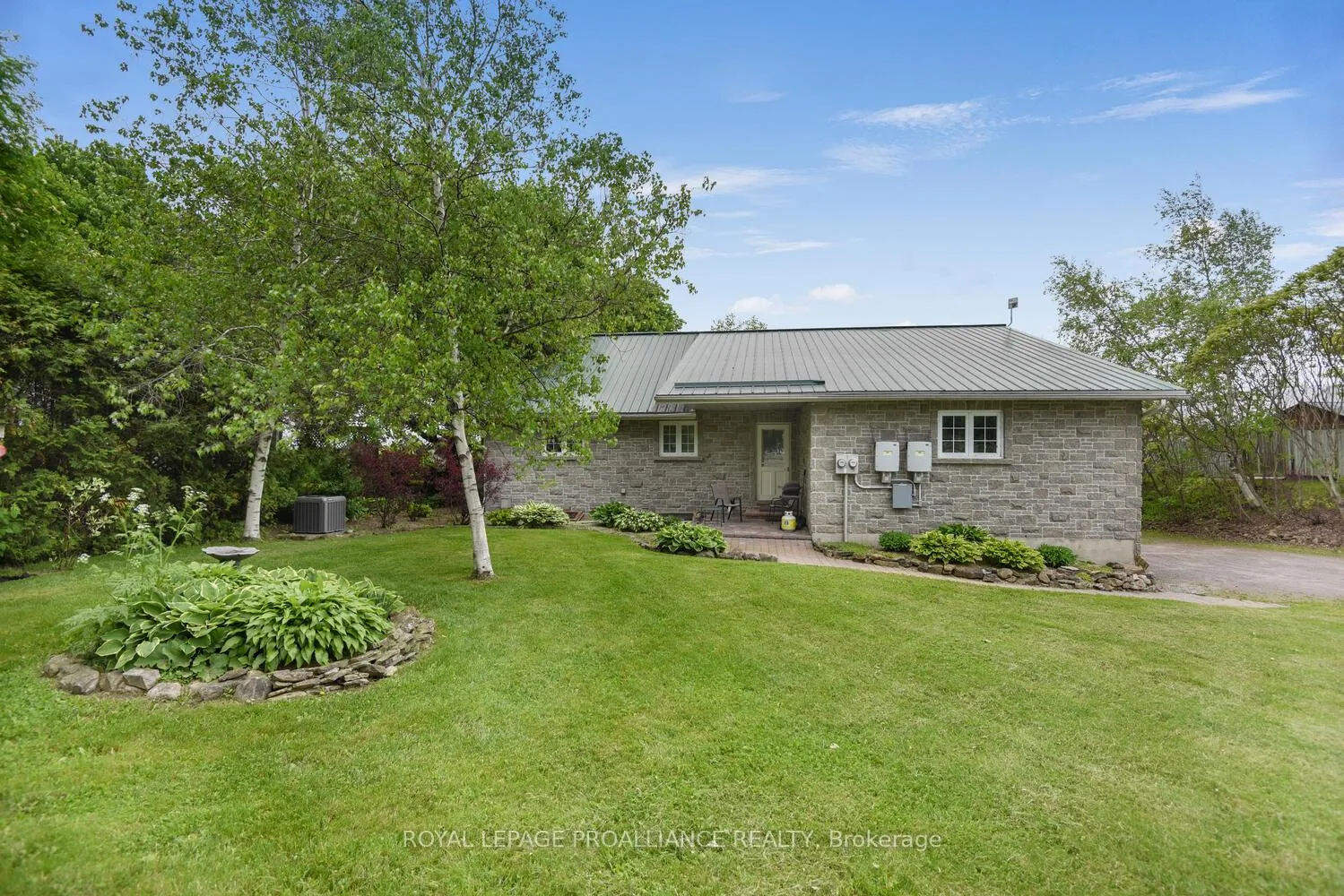 Photo 1 of 2111 County Road 2 E, Edwardsburgh/Cardinal, Edwardsburgh/Cardinal Twp — HOMEH