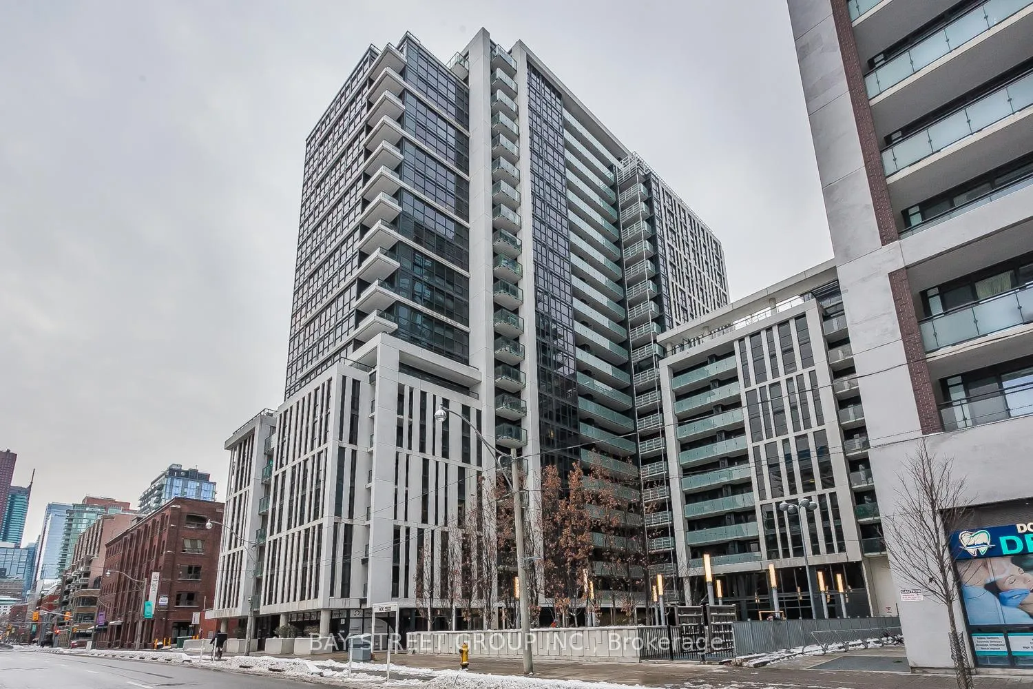 Front of Unit 1615, 400 Adelaide Street E