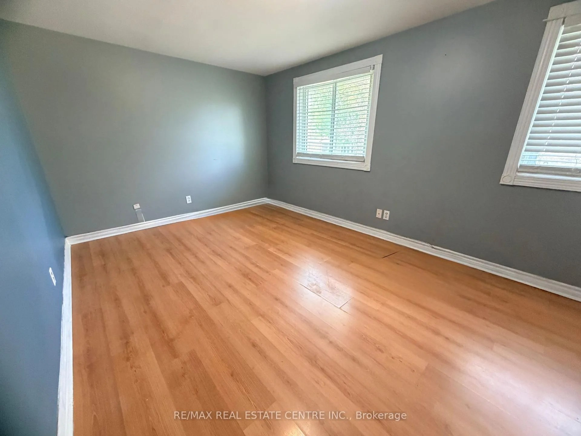 Photo 3 of 43 Forest Glen Crescent, Kitchener, Forest Hill — HOMEH