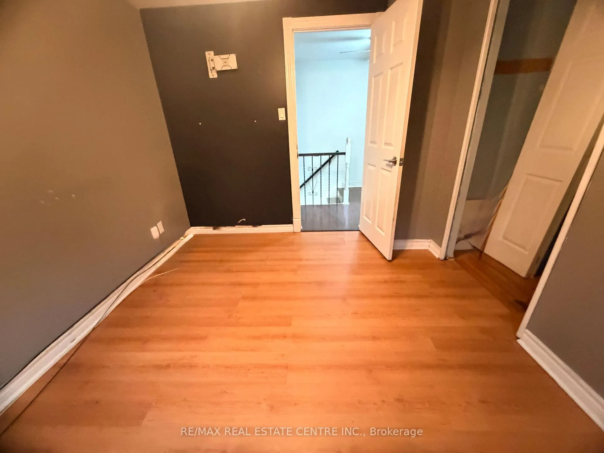 Photo 7 of 43 Forest Glen Crescent, Kitchener, Forest Hill — HOMEH