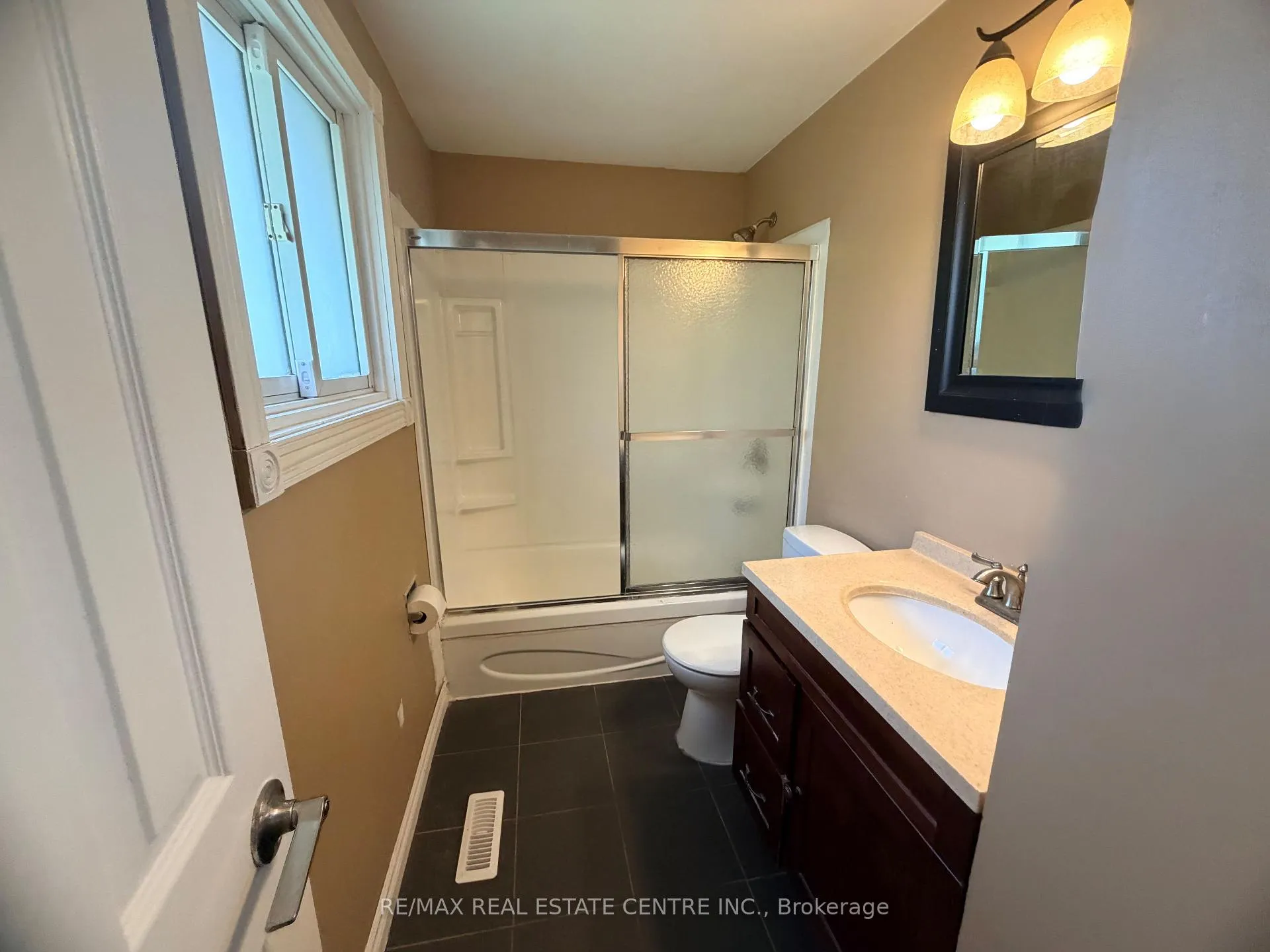 Photo 8 of 43 Forest Glen Crescent, Kitchener, Forest Hill — HOMEH