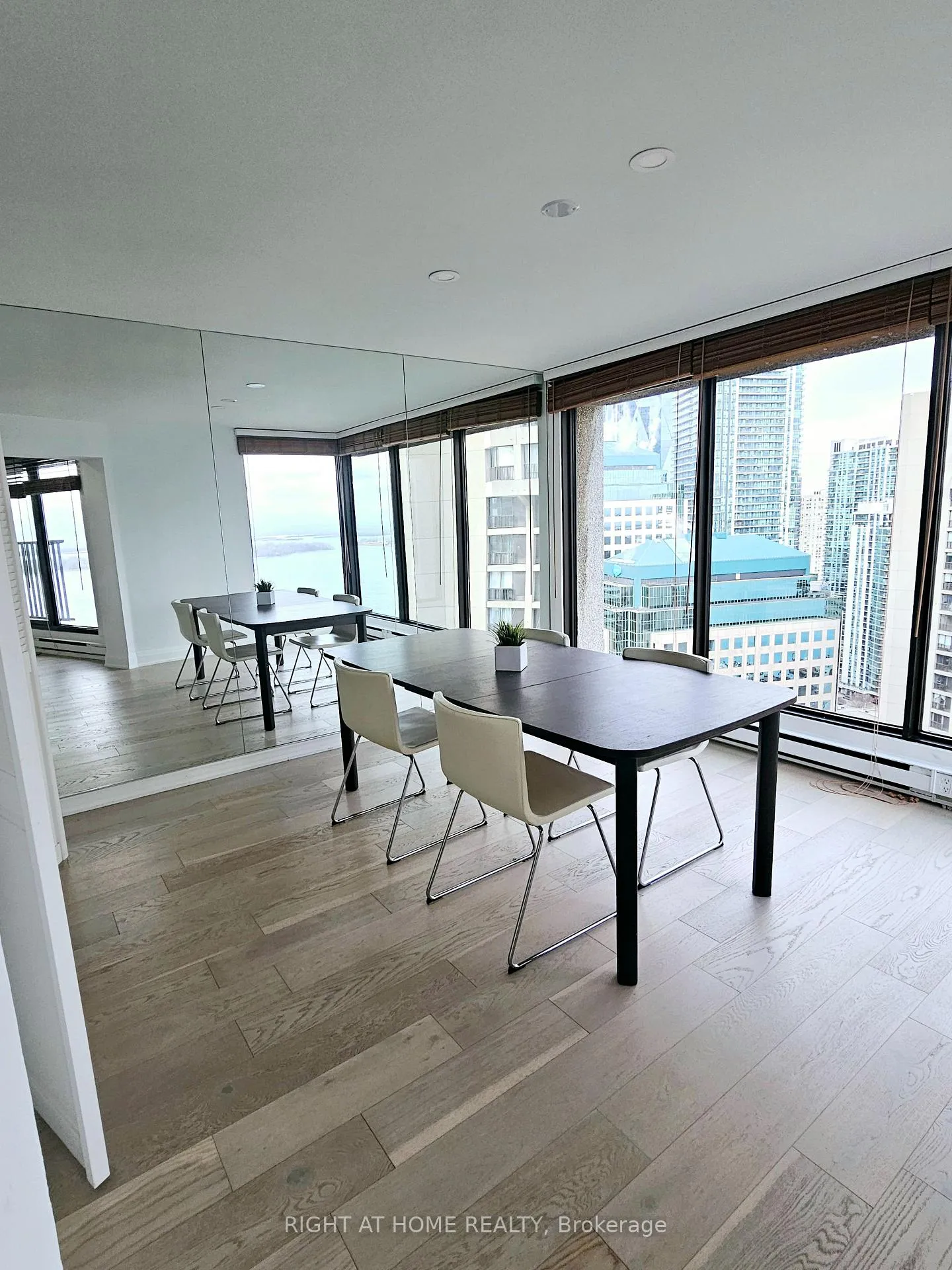 Photo 6 of Unit 3306, 65 Harbour Square, Toronto, Waterfront Communities — HOMEH