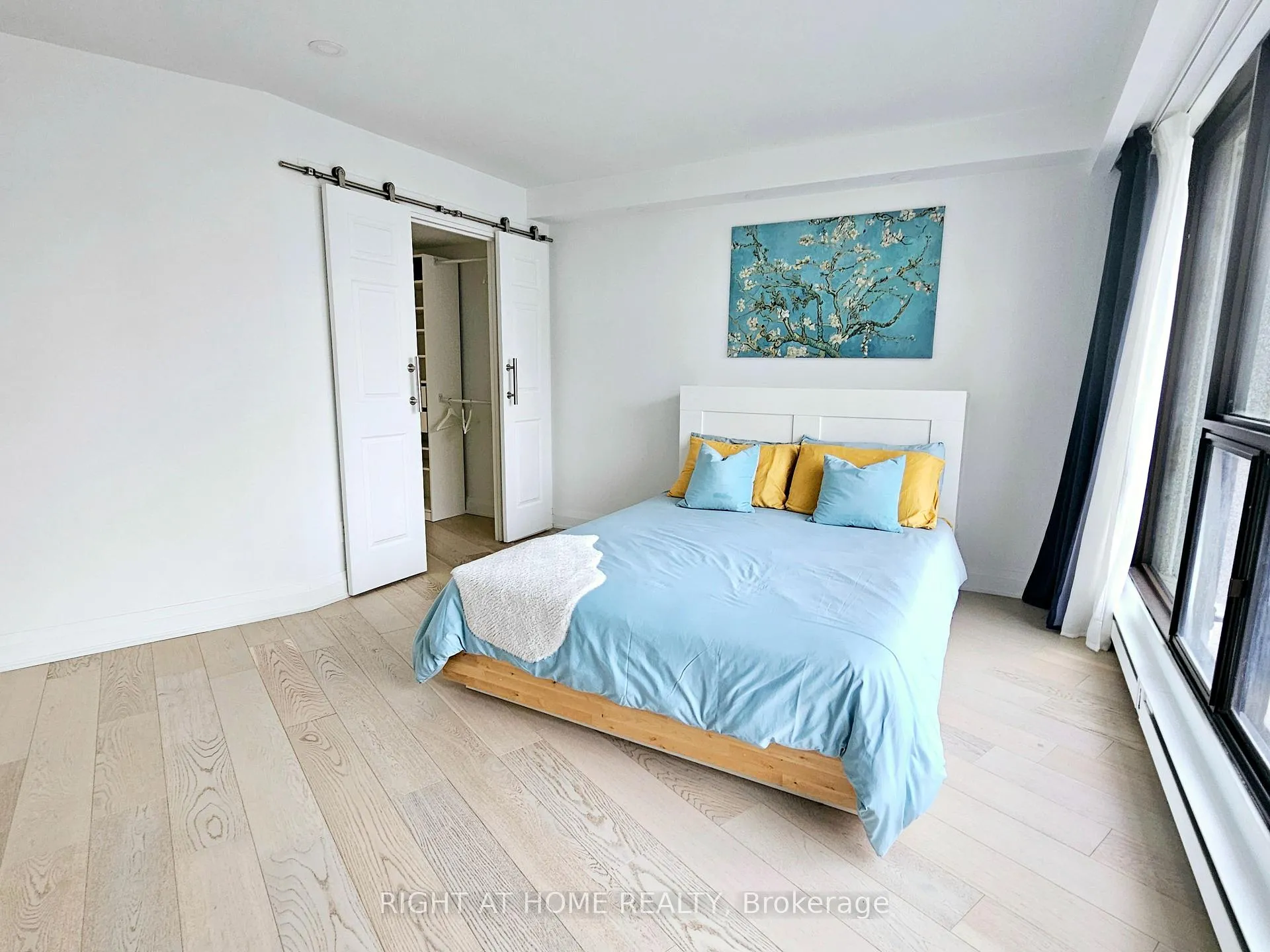 Photo 8 of Unit 3306, 65 Harbour Square, Toronto, Waterfront Communities — HOMEH