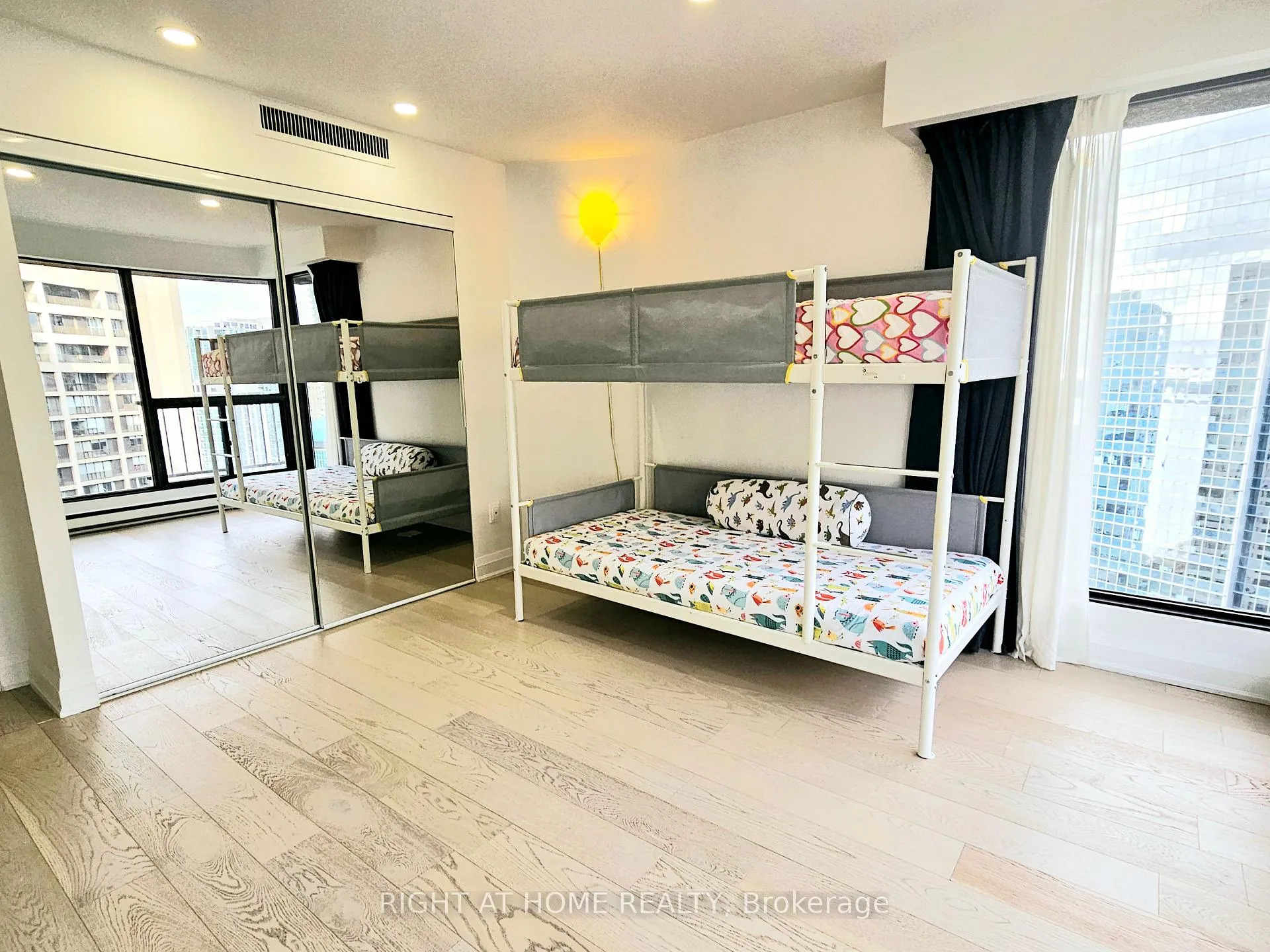 Photo 13 of Unit 3306, 65 Harbour Square, Toronto, Waterfront Communities — HOMEH