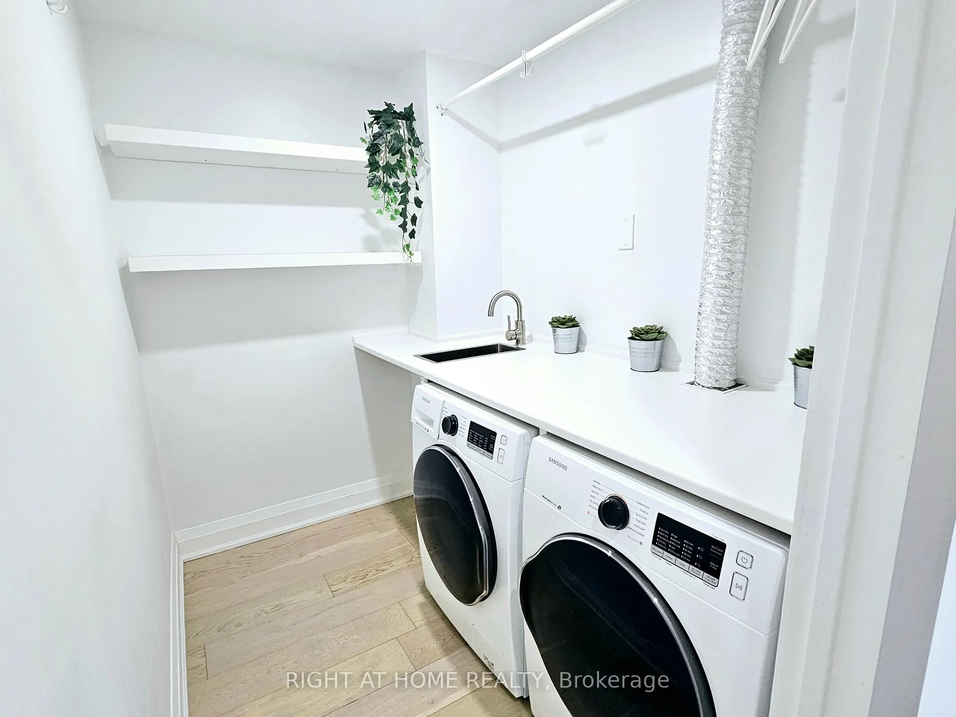 Photo 16 of Unit 3306, 65 Harbour Square, Toronto, Waterfront Communities — HOMEH