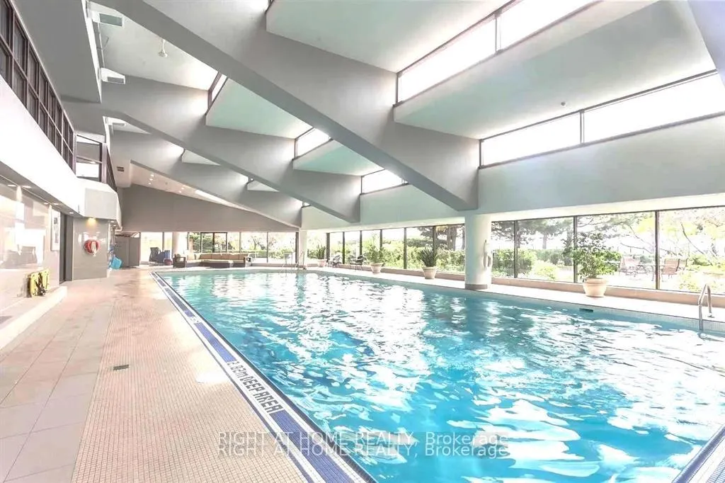Photo 22 of Unit 3306, 65 Harbour Square, Toronto, Waterfront Communities — HOMEH