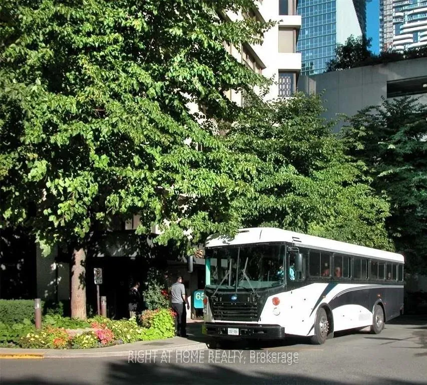 Photo 34 of Unit 3306, 65 Harbour Square, Toronto, Waterfront Communities — HOMEH