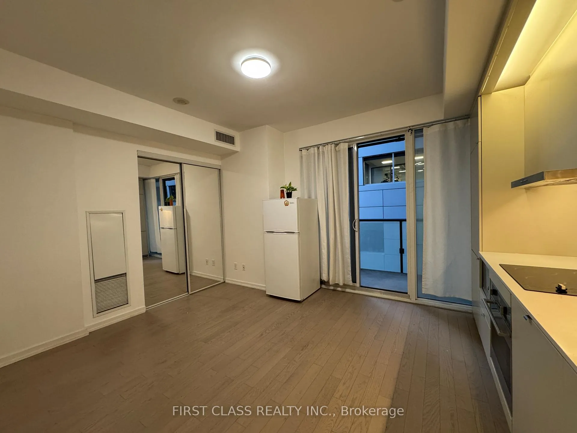 Photo 3 of Unit 617, 101 Peter Street, Toronto, Waterfront Communities — HOMEH