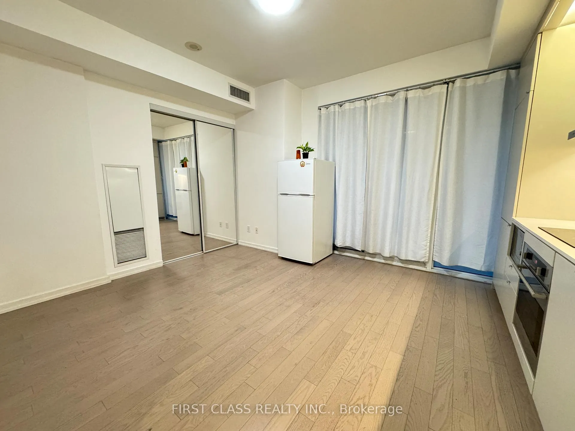 Photo 8 of Unit 617, 101 Peter Street, Toronto, Waterfront Communities — HOMEH