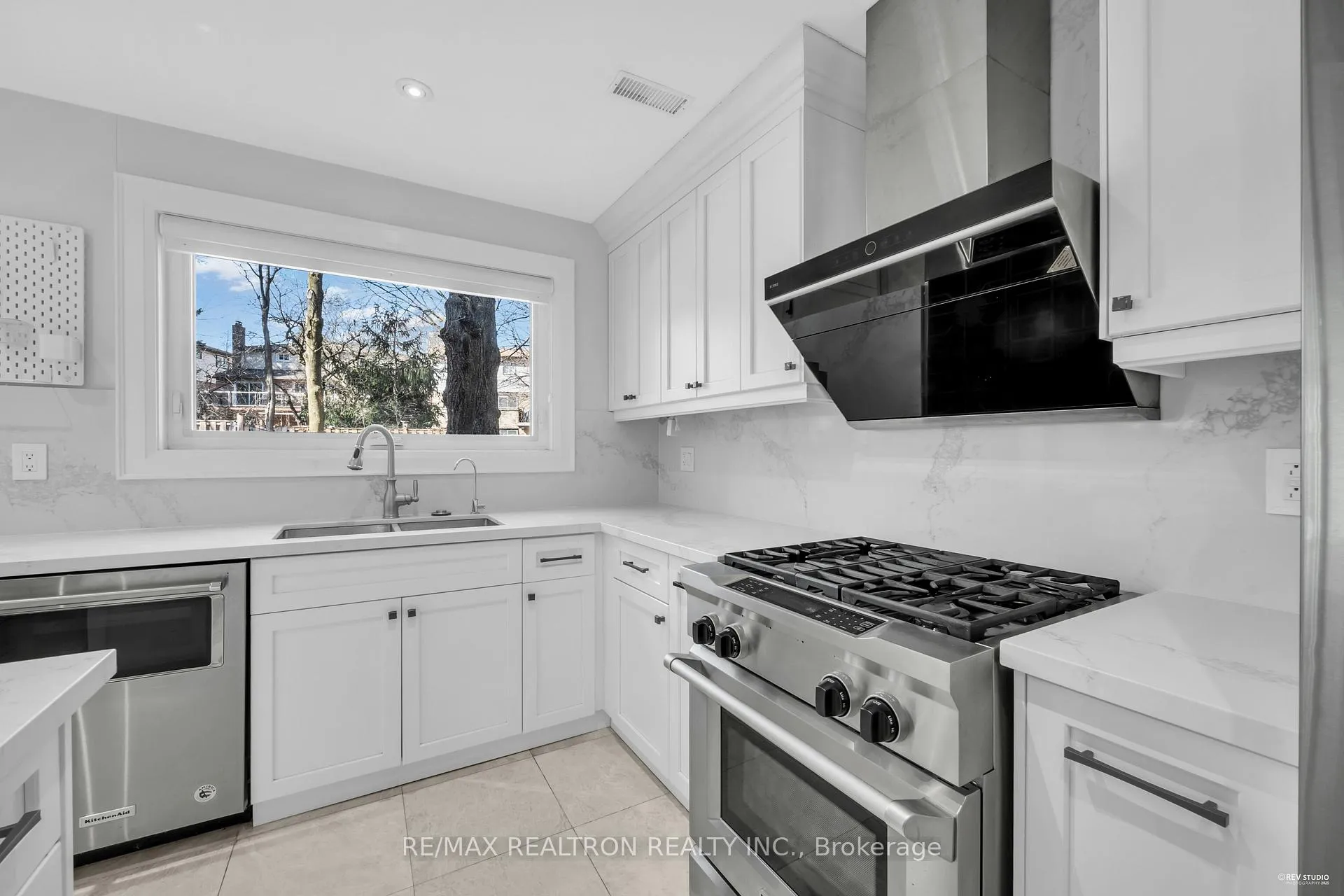 Photo 10 of 26 Liebeck Crescent, Markham, Unionville — HOMEH