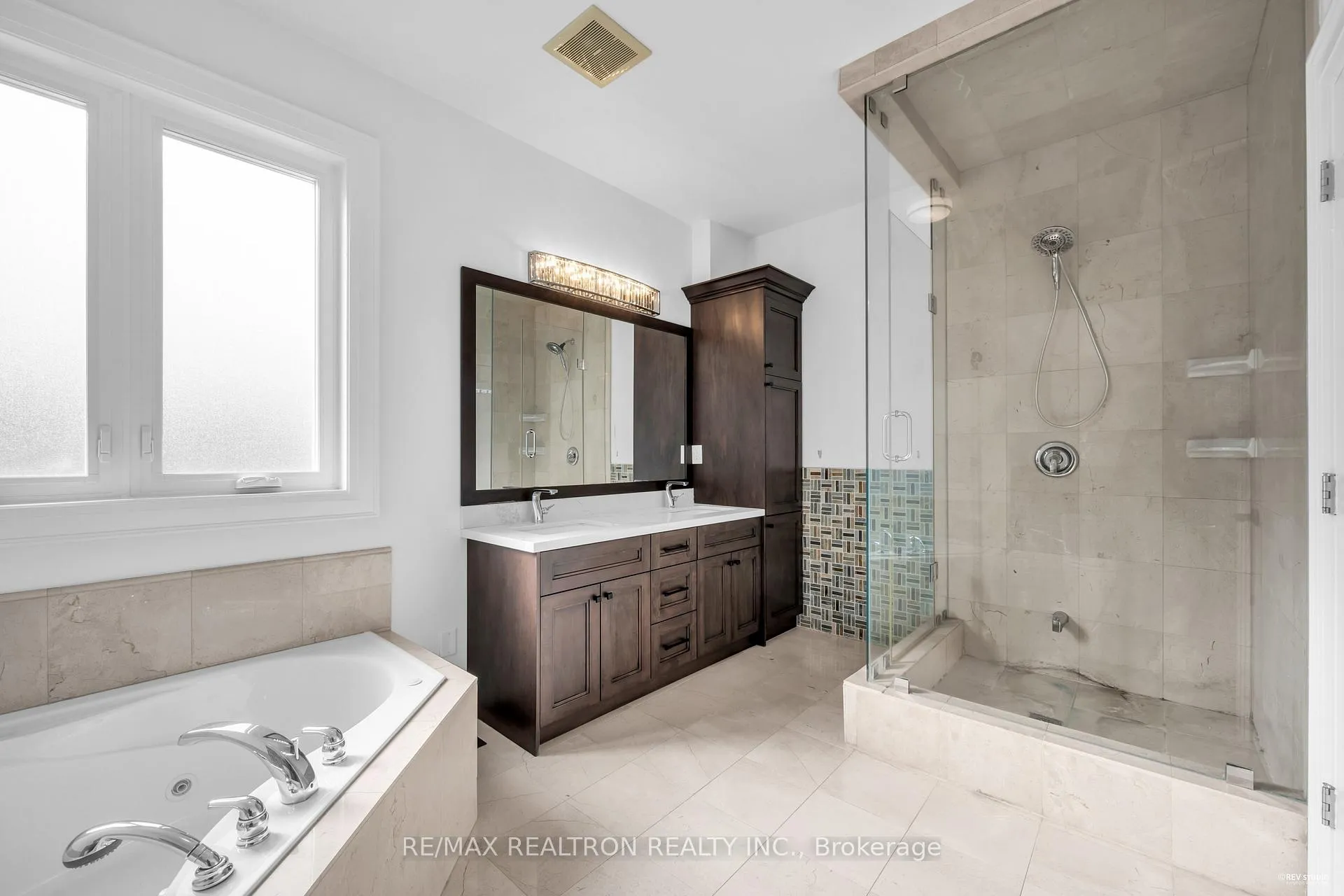 Photo 13 of 26 Liebeck Crescent, Markham, Unionville — HOMEH