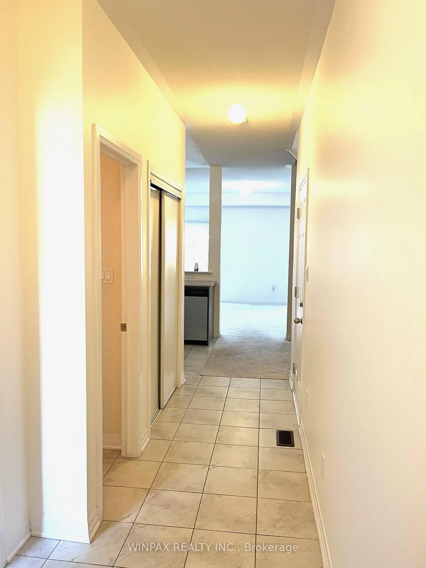 Photo 2 of 8 Bedford Estates Crescent, Barrie, Bayshore — HOMEH