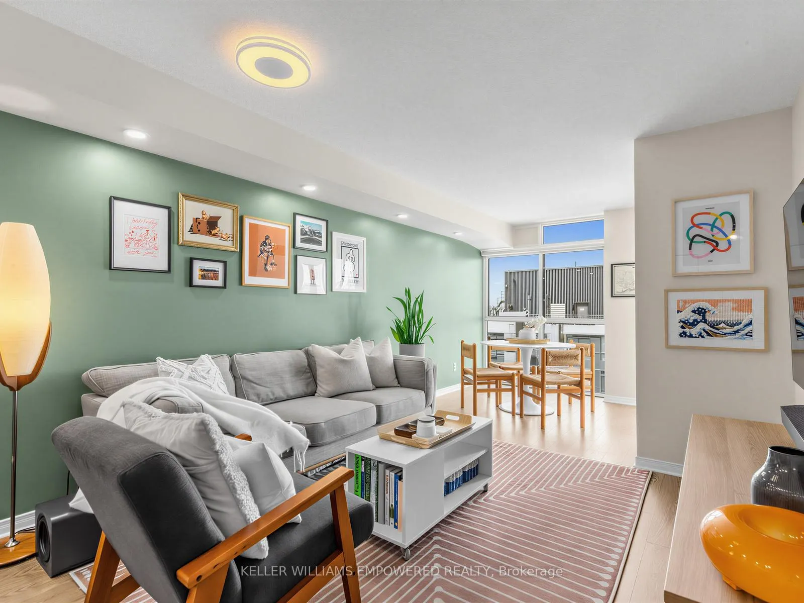 Front of Unit 1020, 801 King Street W