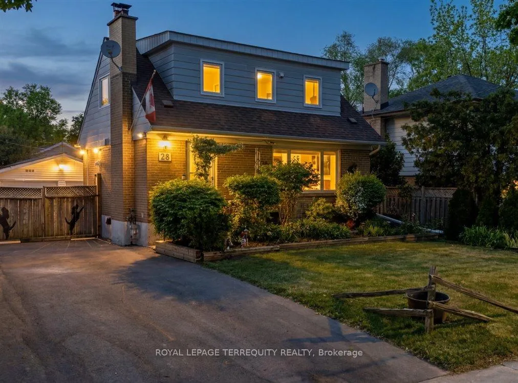 Photo 2 of 28 Crowland Drive, Etobicoke, Rexdale-Kipling — HOMEH
