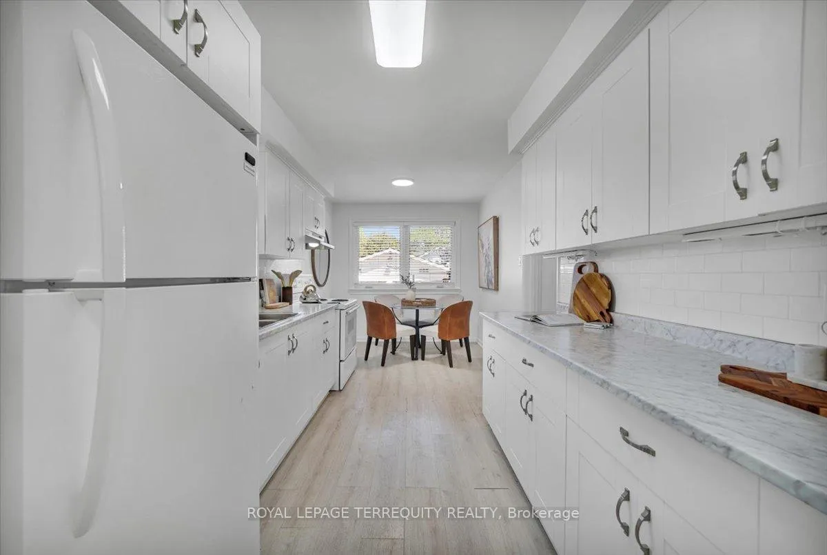 Photo 10 of 28 Crowland Drive, Etobicoke, Rexdale-Kipling — HOMEH