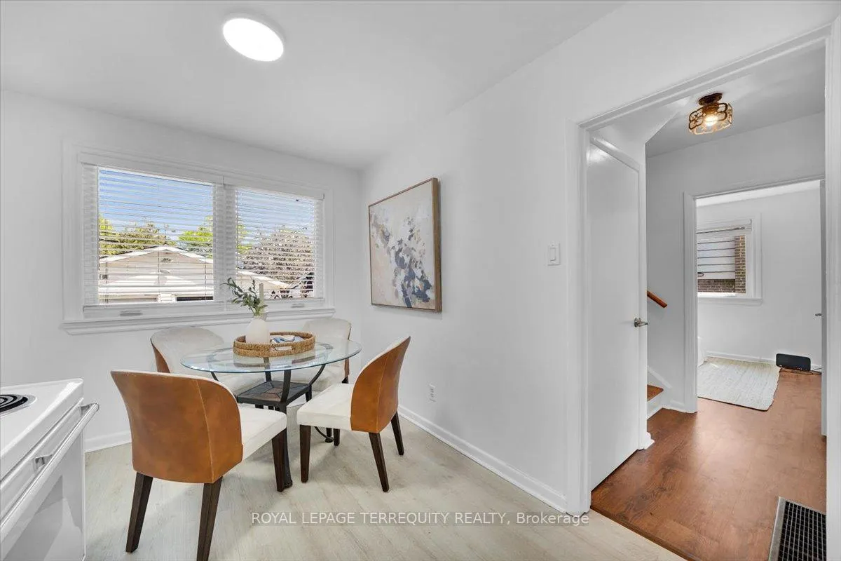 Photo 12 of 28 Crowland Drive, Etobicoke, Rexdale-Kipling — HOMEH