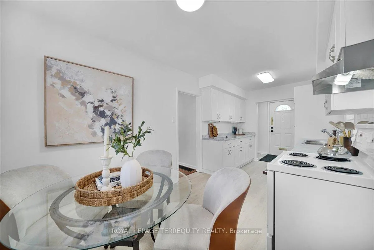 Photo 13 of 28 Crowland Drive, Etobicoke, Rexdale-Kipling — HOMEH