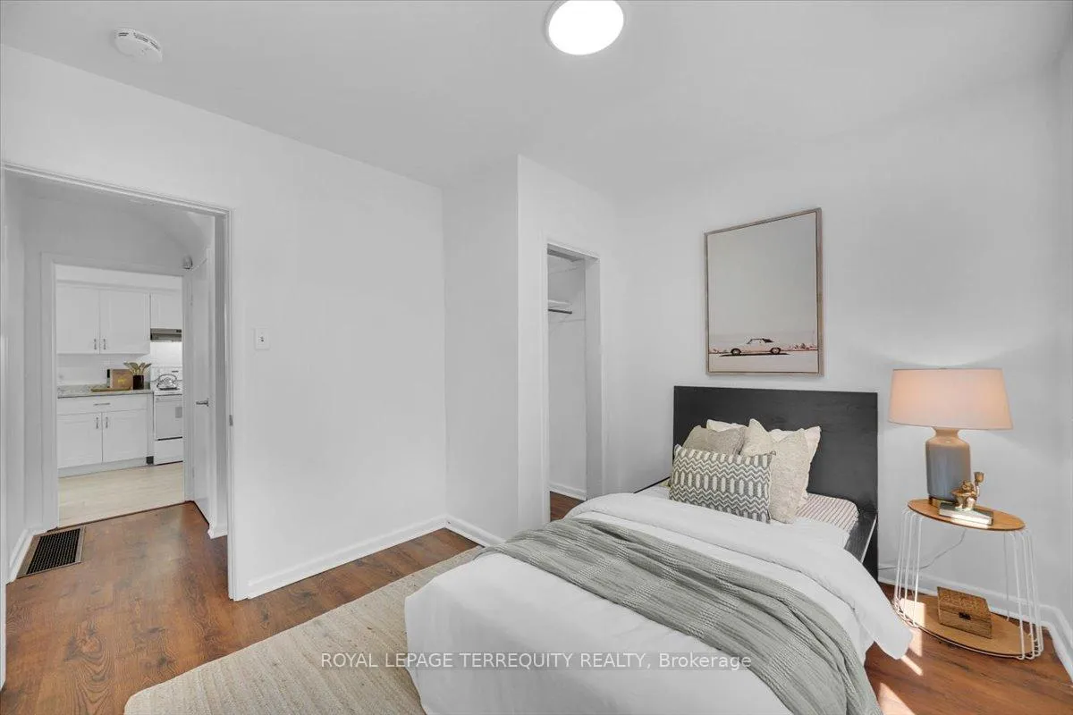 Photo 15 of 28 Crowland Drive, Etobicoke, Rexdale-Kipling — HOMEH