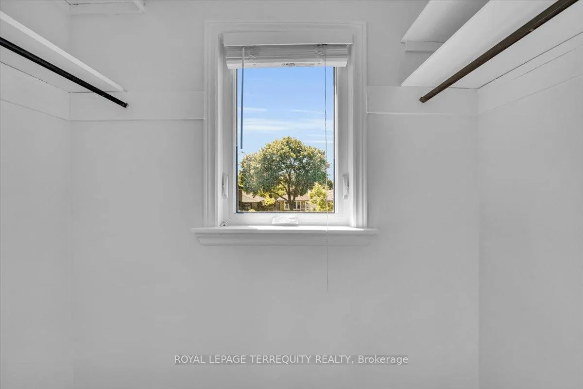 Photo 24 of 28 Crowland Drive, Etobicoke, Rexdale-Kipling — HOMEH