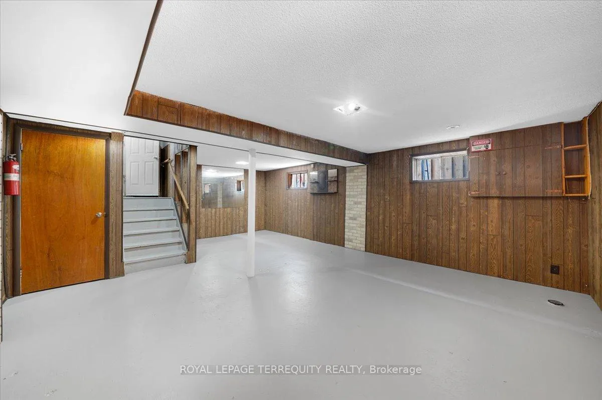Photo 25 of 28 Crowland Drive, Etobicoke, Rexdale-Kipling — HOMEH