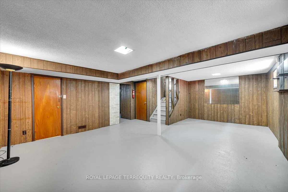 Photo 26 of 28 Crowland Drive, Etobicoke, Rexdale-Kipling — HOMEH