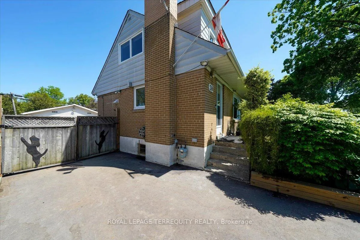 Photo 29 of 28 Crowland Drive, Etobicoke, Rexdale-Kipling — HOMEH