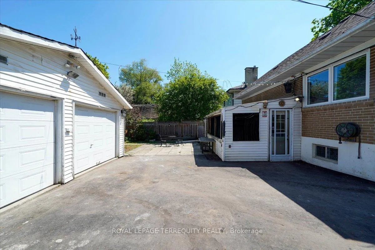 Photo 35 of 28 Crowland Drive, Etobicoke, Rexdale-Kipling — HOMEH