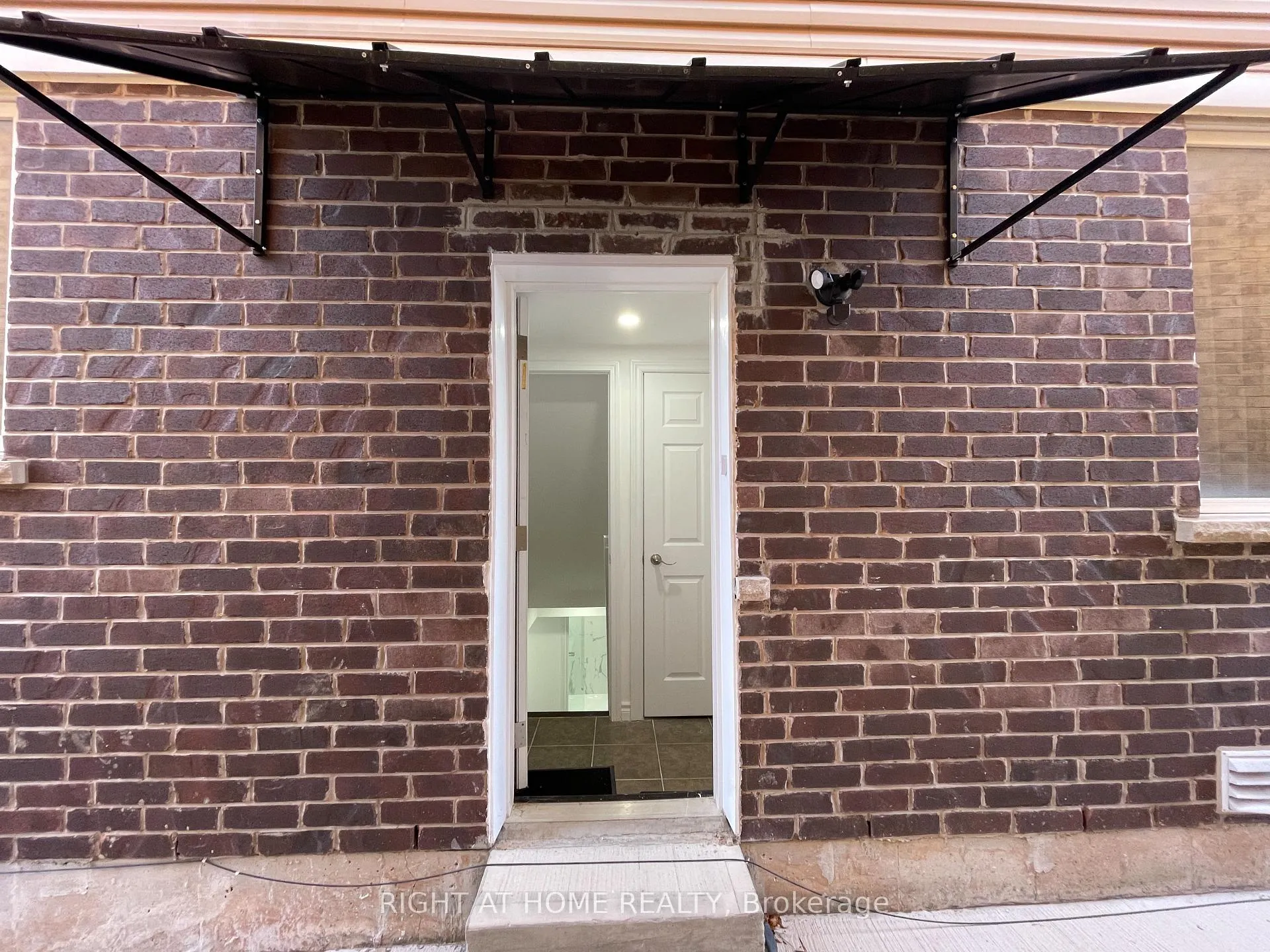 Front of Unit #Lower, 58 Meadowcrest Lane